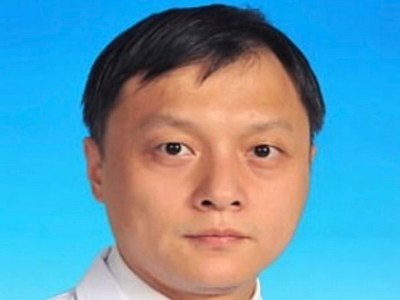 صدمة في الوسط الطبي بعد تحويل كورونا بشرة طبيبين إلى اللون الأسود
